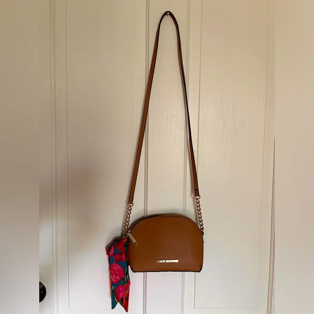 Steve Madden Crossbody Handbag with Detachable Scarf. FF60 - Picture 1 of 7
